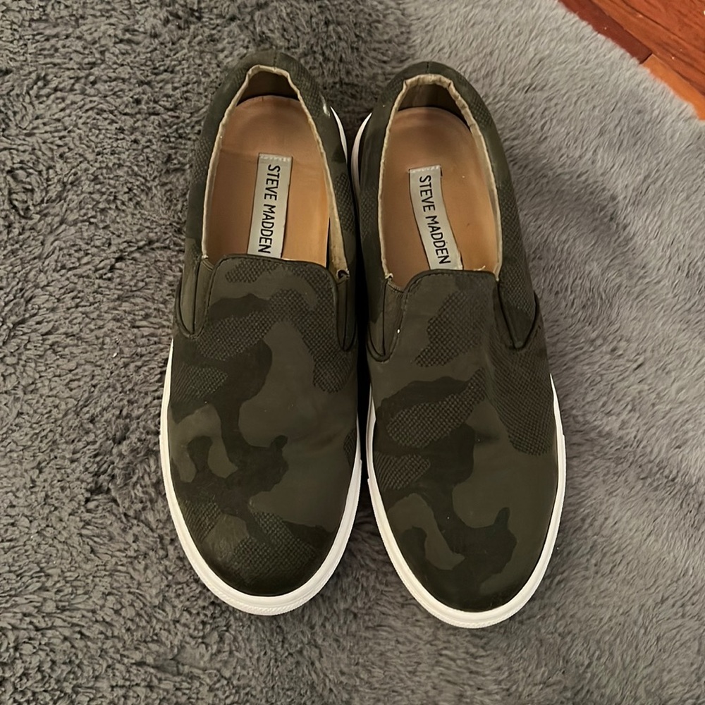 Steve madden slip on sneakers